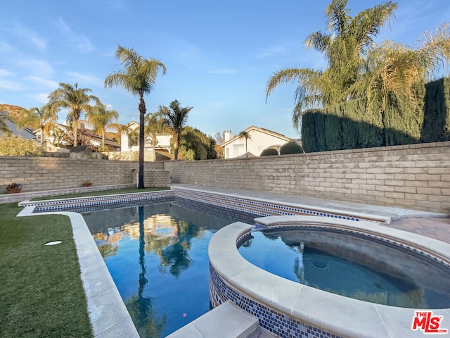 view of pool featuring an in ground hot tub