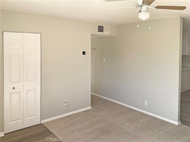 unfurnished bedroom featuring ceiling fan and a closet