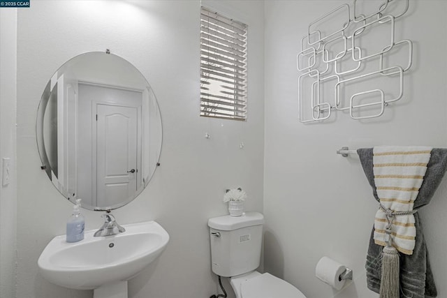 bathroom featuring toilet and sink