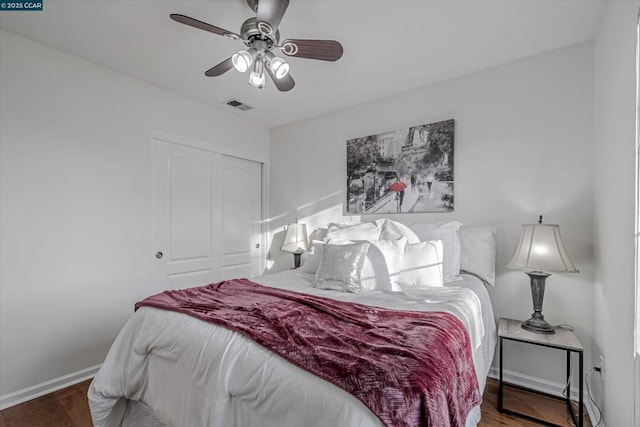 bedroom with hardwood / wood-style flooring, ceiling fan, and a closet