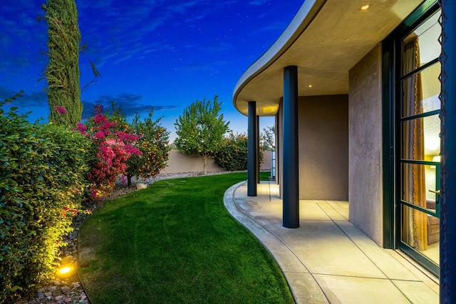 view of yard with a patio