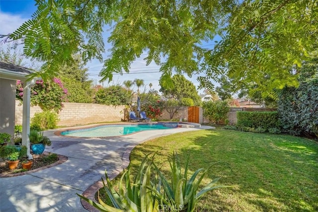 view of swimming pool with a lawn