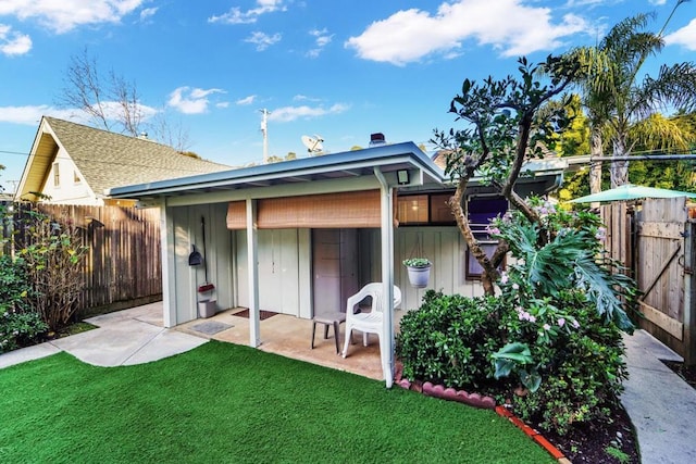 rear view of house featuring a lawn