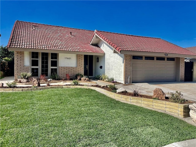 view of front facade featuring a garage and a front yard