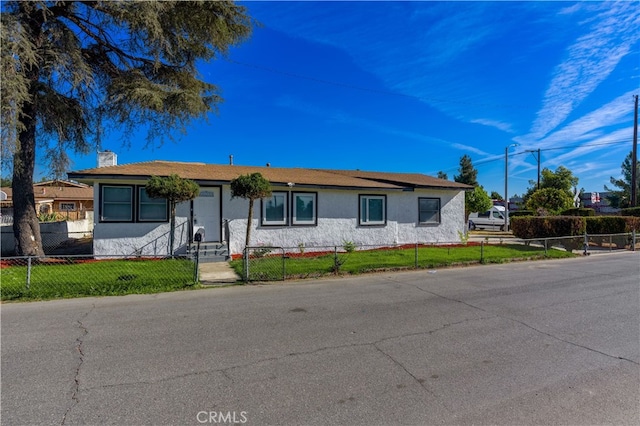 view of front of property with a front yard