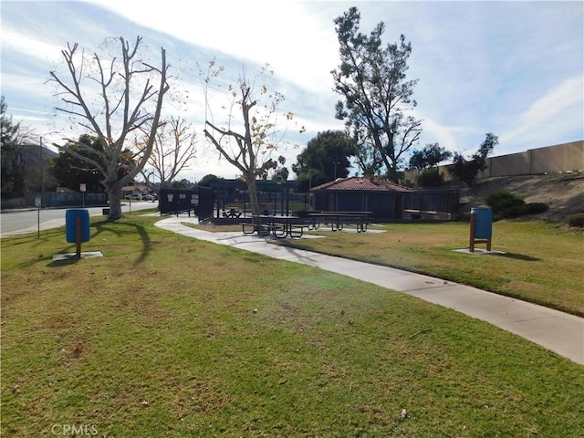 view of home's community featuring a lawn