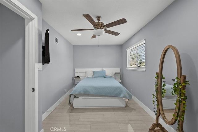 bedroom with ceiling fan