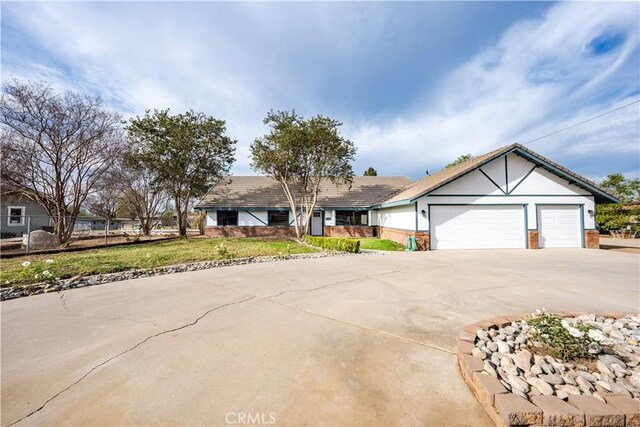 view of front of property featuring a garage and a front yard