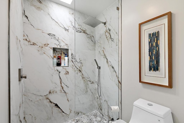 bathroom with toilet and a tile shower