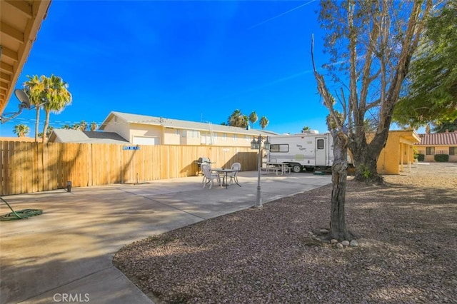 view of yard featuring a patio area