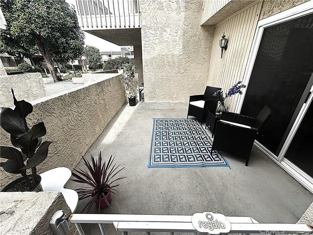 1200 Opal St Unit 22, Redondo Beach, CA 90277 - view of patio featuring a balcony
