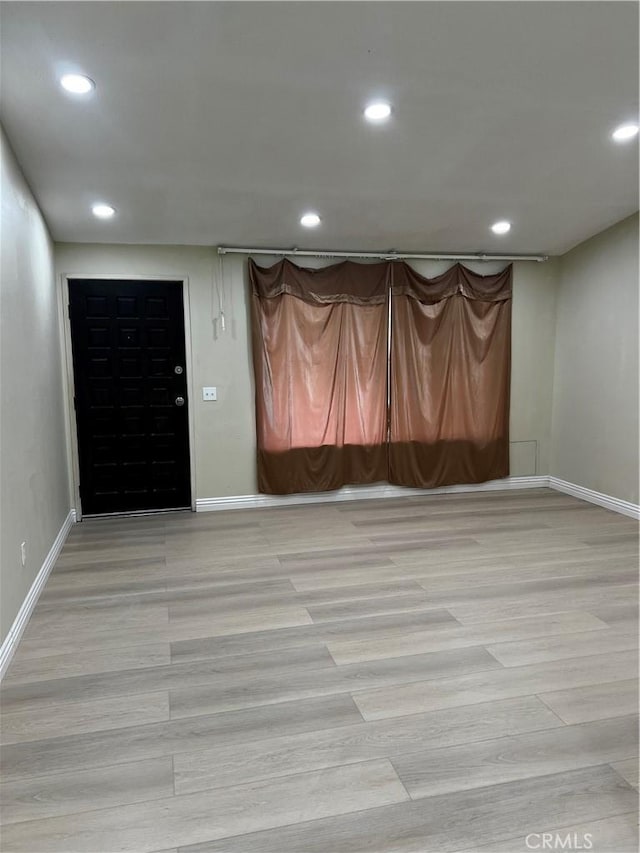 entryway featuring baseboards, light wood-style flooring, and recessed lighting