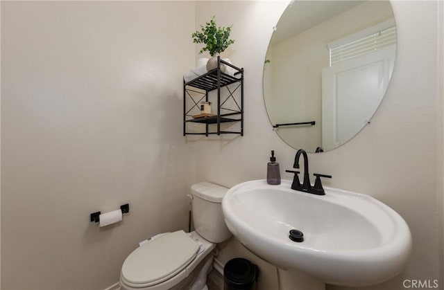 bathroom featuring toilet and sink