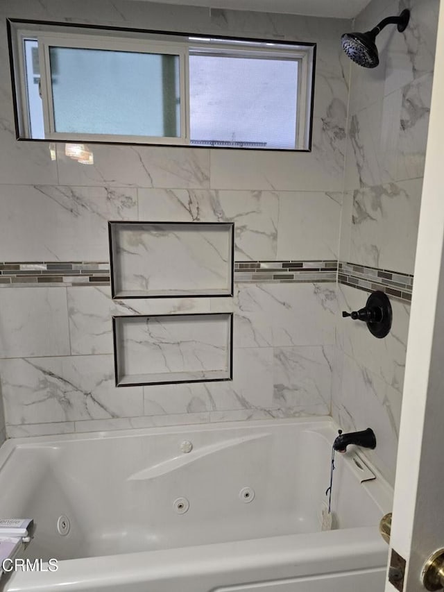 bathroom with tiled shower / bath combo