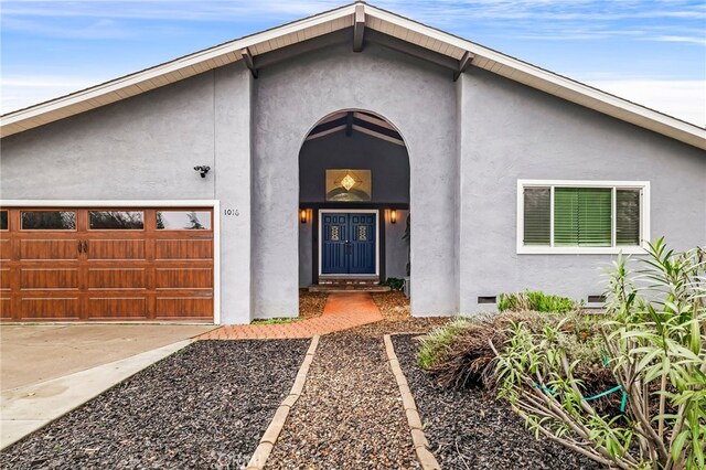 view of front facade featuring a garage