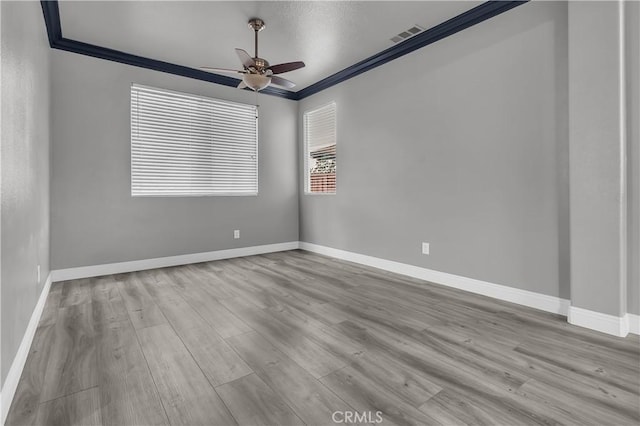 unfurnished room featuring light wood-type flooring, ceiling fan, and crown molding