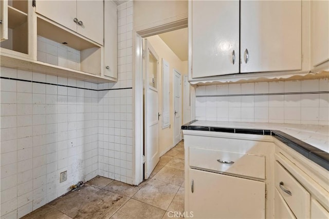 kitchen featuring tasteful backsplash