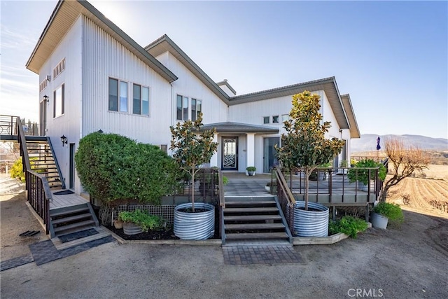 view of front of house featuring a mountain view