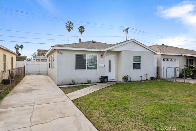 view of front of house featuring a front yard and a garage