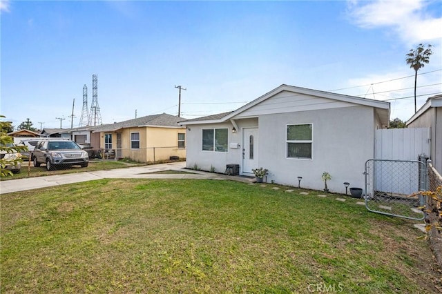 view of front of house with a front lawn