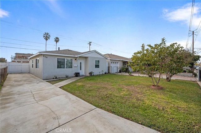 ranch-style home featuring a front lawn