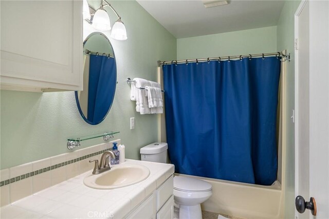 full bathroom featuring toilet, shower / tub combo, and vanity