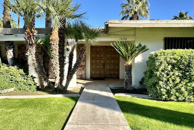 entrance to property featuring a yard