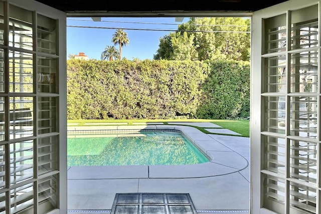 view of swimming pool featuring a patio