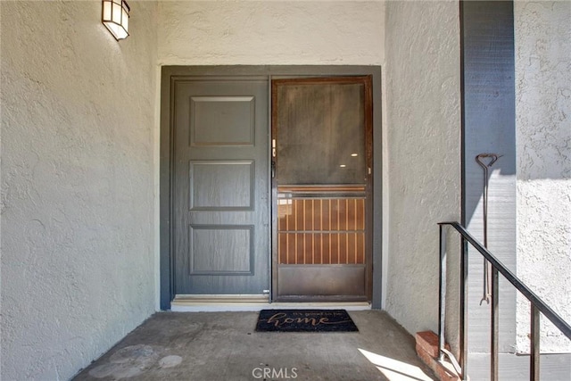 entrance to property with stucco siding