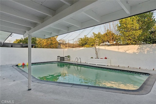 view of swimming pool