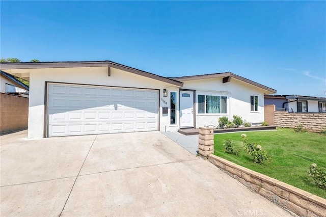 ranch-style home featuring a front lawn and a garage