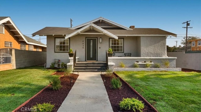 view of front of home with a front lawn