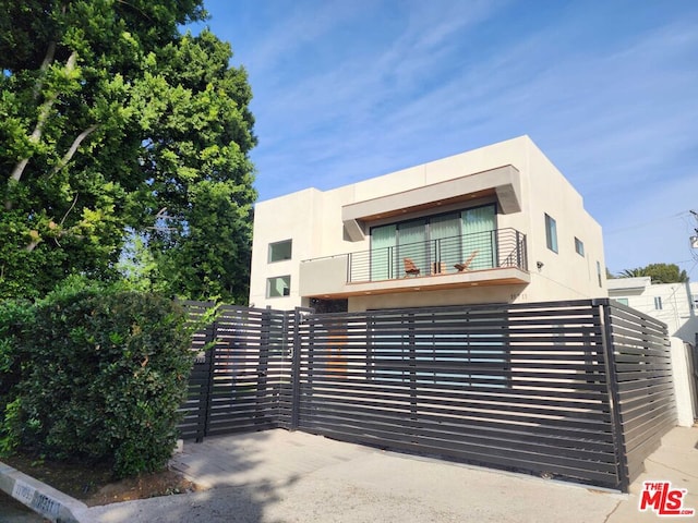 exterior space featuring a balcony