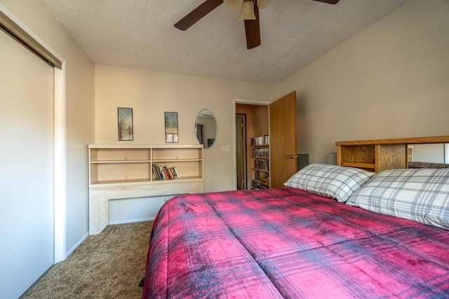 bedroom featuring ceiling fan, a closet, a textured ceiling, and carpet flooring