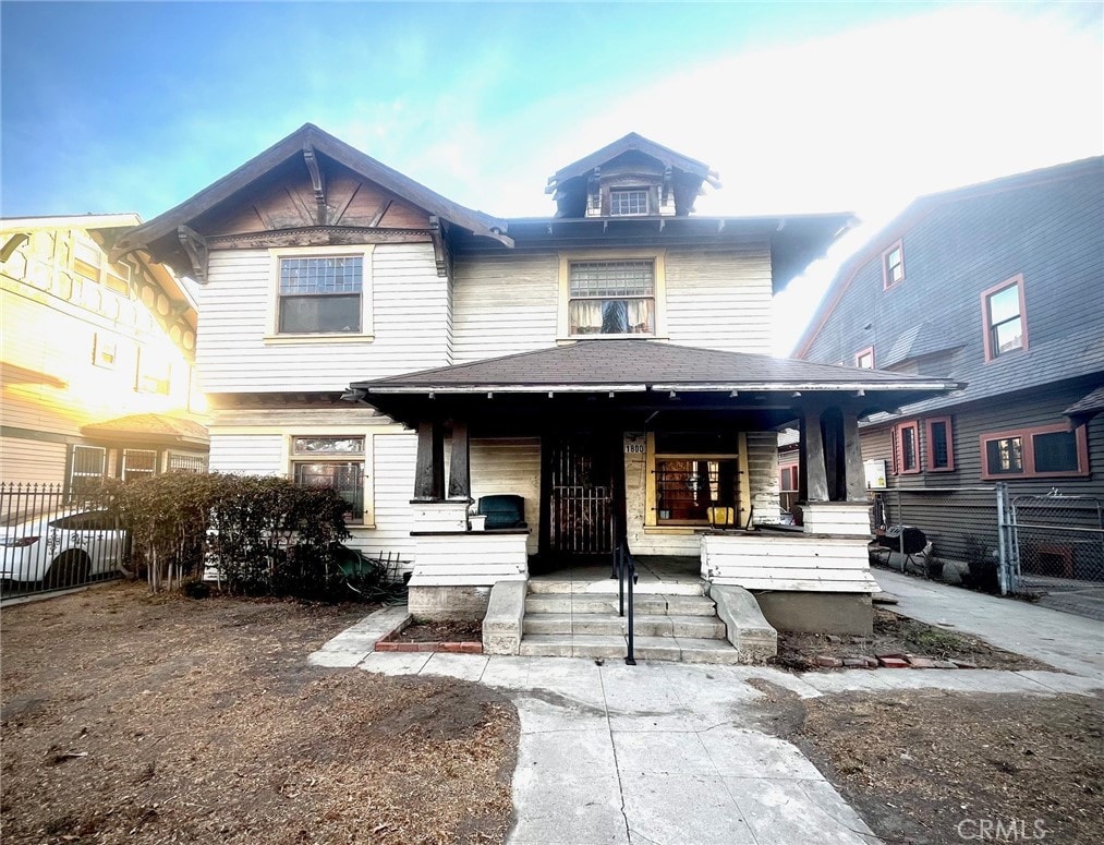 view of front facade with covered porch