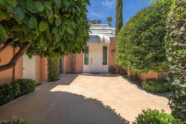 property entrance featuring a patio