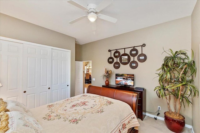 bedroom featuring ceiling fan, carpet flooring, and a closet