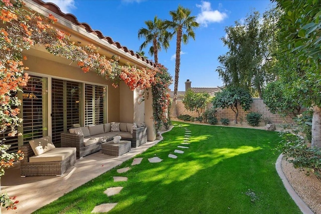 view of yard with outdoor lounge area