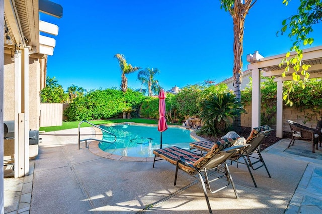 view of swimming pool featuring a patio