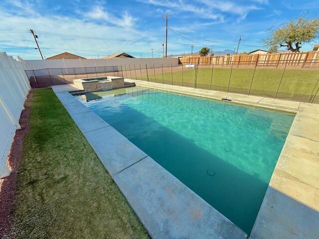 view of swimming pool featuring a lawn