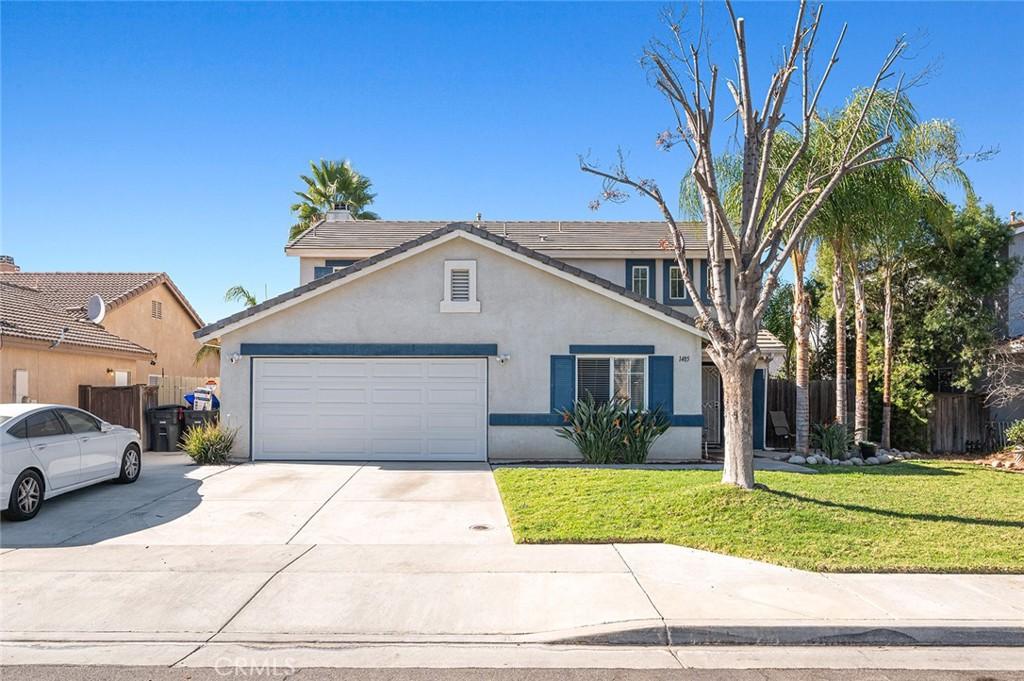 front facade featuring a front yard and a garage