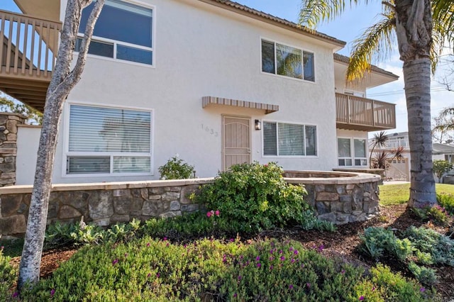 view of front of home featuring a balcony