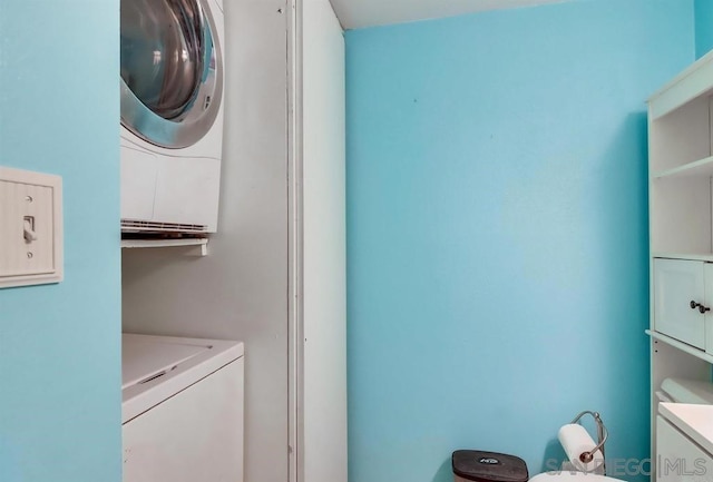 laundry room with stacked washer / drying machine