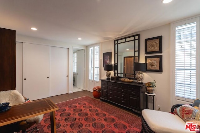 sitting room with dark hardwood / wood-style floors