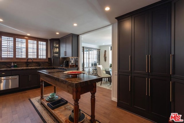 kitchen with light hardwood / wood-style floors, crown molding, and tasteful backsplash