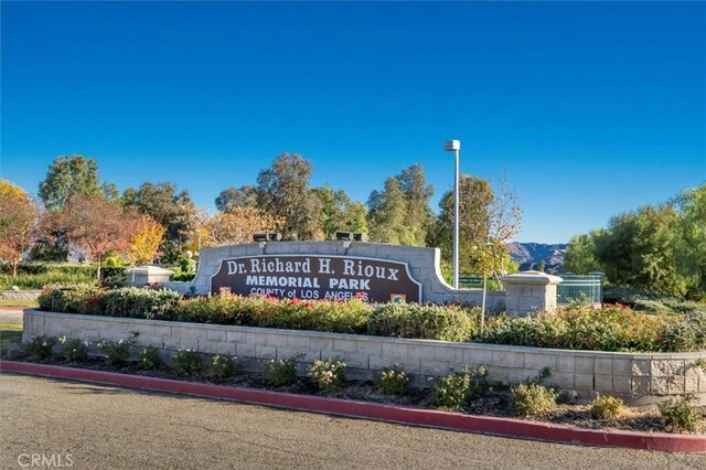 view of community / neighborhood sign