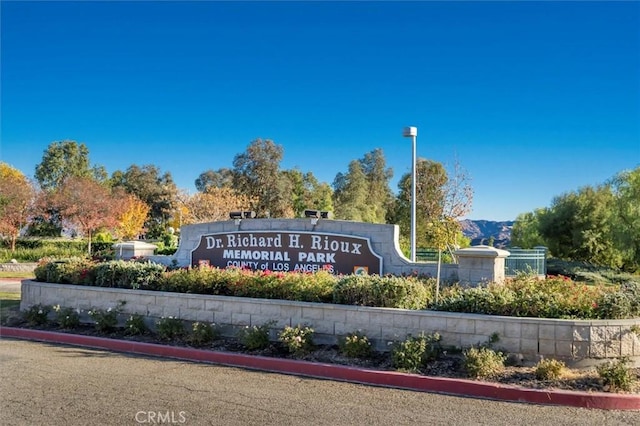 view of community / neighborhood sign