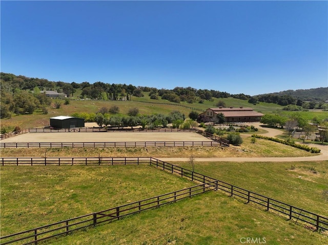 view of yard featuring a rural view