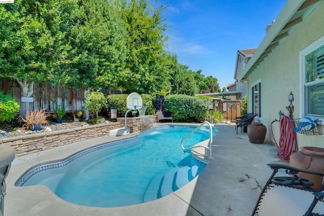 view of swimming pool