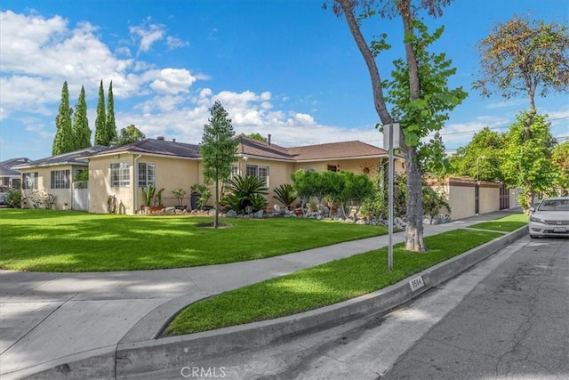 ranch-style home featuring a front lawn